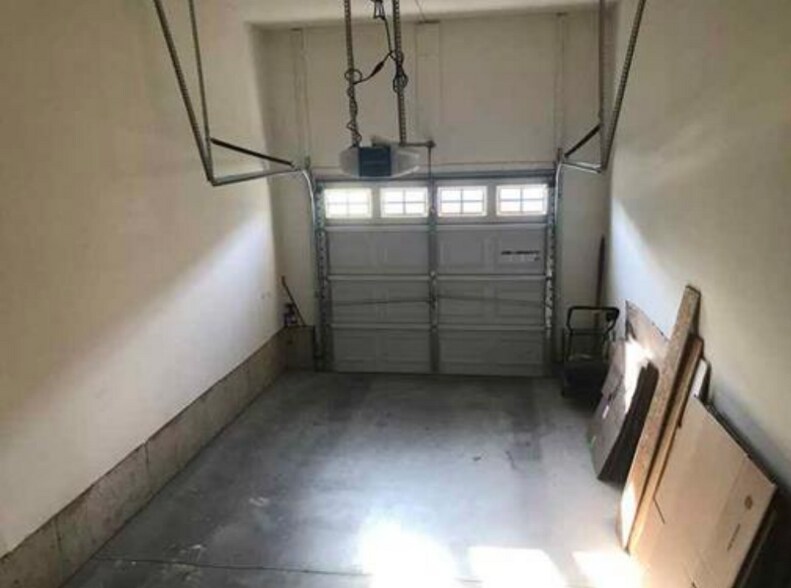 Building Photo - 1670 W Matisse Dr