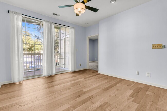 Building Photo - 1600 Long Grove Dr