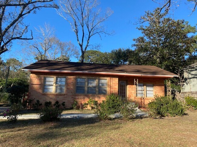 Primary Photo - 2 Bedroom Charmer in Old Daphne