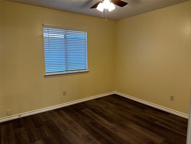 Building Photo - 13206 S Thorntree Dr