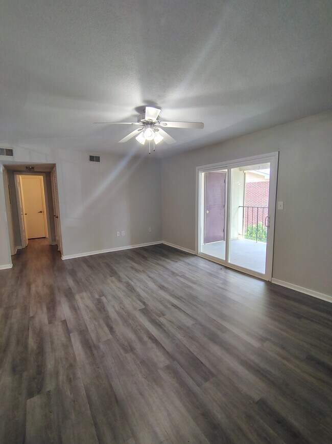 Building Photo - 1100 Skyland Dr