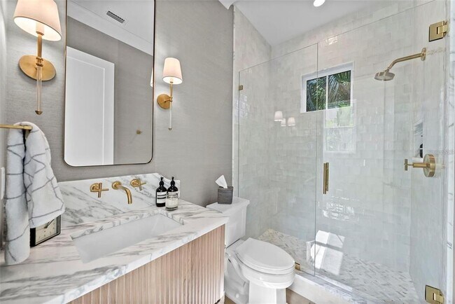 Building Photo - 321 12th Ave NE