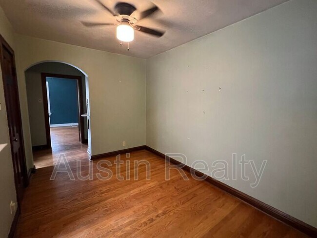 Building Photo - 5834 Nottingham Ave