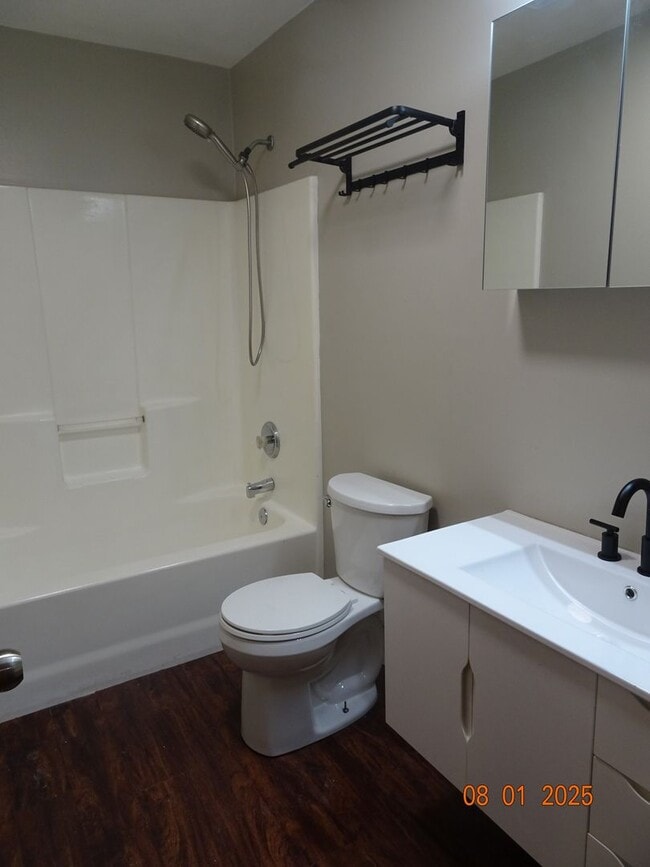 Building Photo - 3 Bedroom Duplex in Hampton for rent