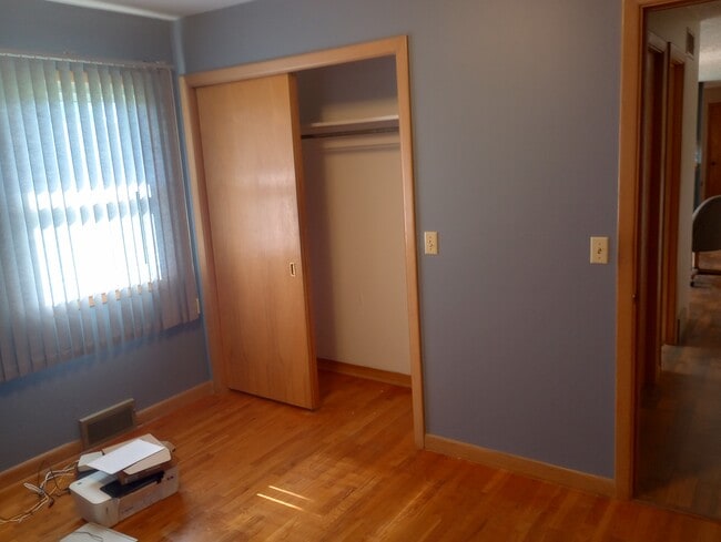 Building Photo - 107 S Glen St