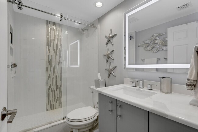 Building Photo - 420 Cove Tower Dr