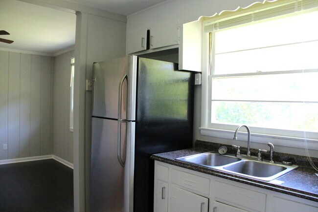 Building Photo - Rivergate Mall!! 3 Bedrooms / 1 Bathroom Renovated!