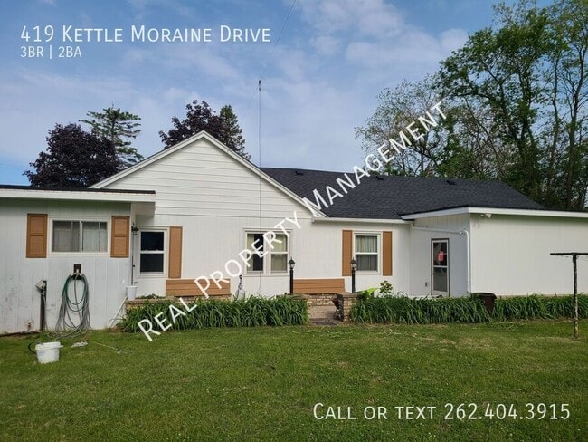 Building Photo - 419 Kettle Moraine Dr