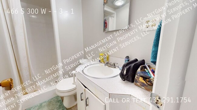 Building Photo - 466 S 300 W