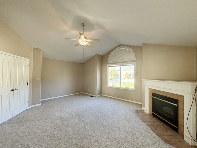 Building Photo - 10152 Snow Iris Way