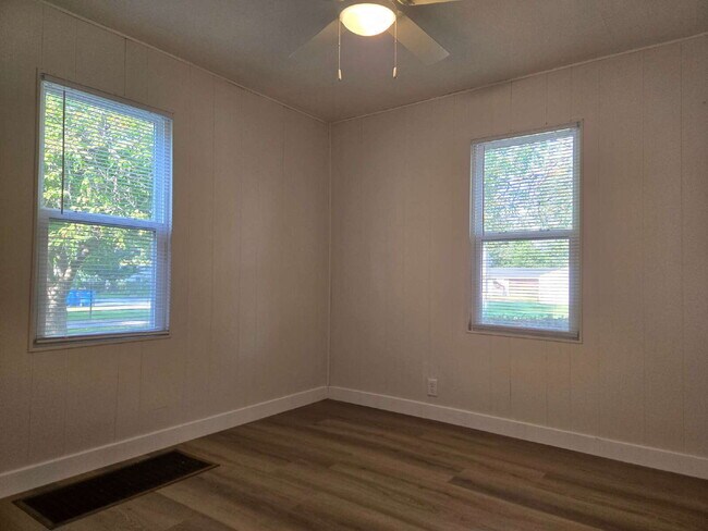 Building Photo - Room to Roam — Updated 2 Bed with Huge Yard & 2-Car Garage