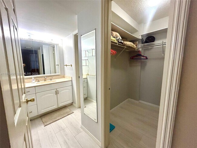 Building Photo - 3031 N Ocean Blvd