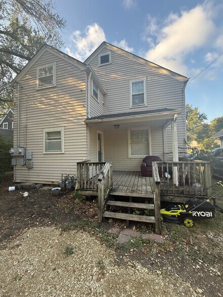 Building Photo - 809 Bertrand St