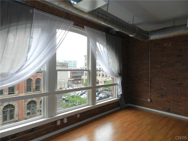 Building Photo - 317 S Clinton St