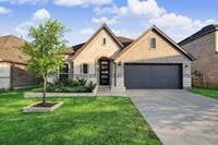 Building Photo - 16617 Hidden Cove Dr