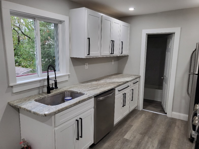 Primary Photo - 0 Warren St