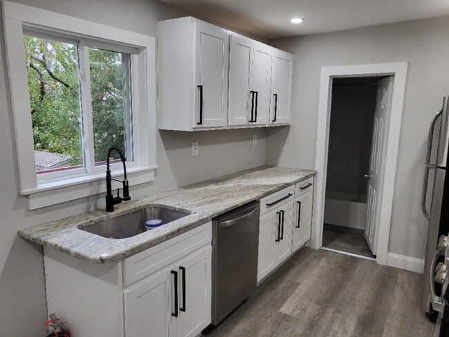 Building Photo - 0 Warren St