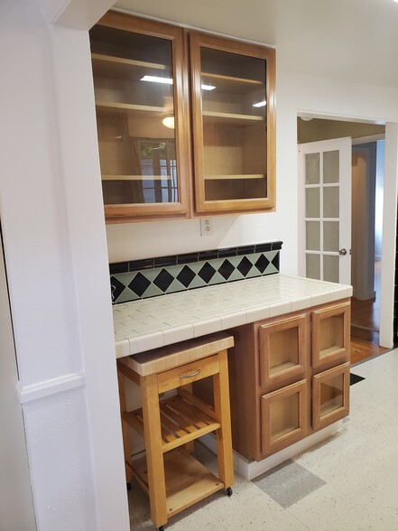 extra storage under kitchen cabinets - 663 Marine St