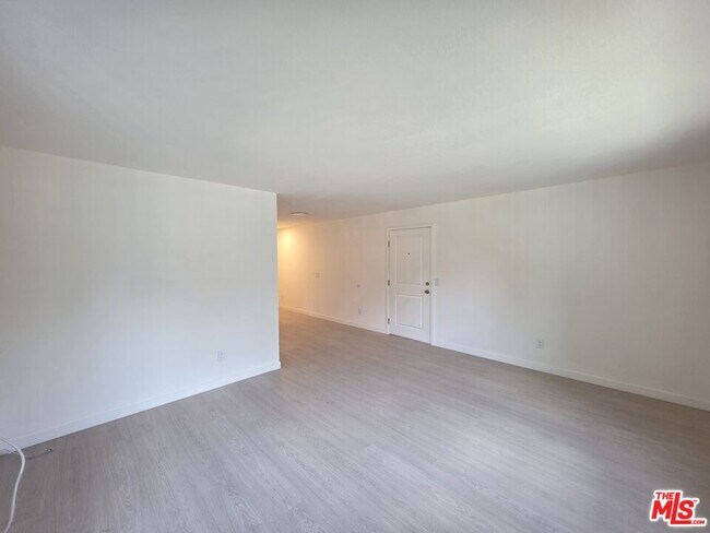 Building Photo - 912 N Ridgewood Pl