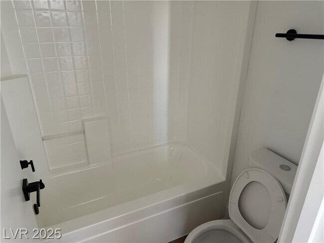 Building Photo - 8725 Russet Hills Ct
