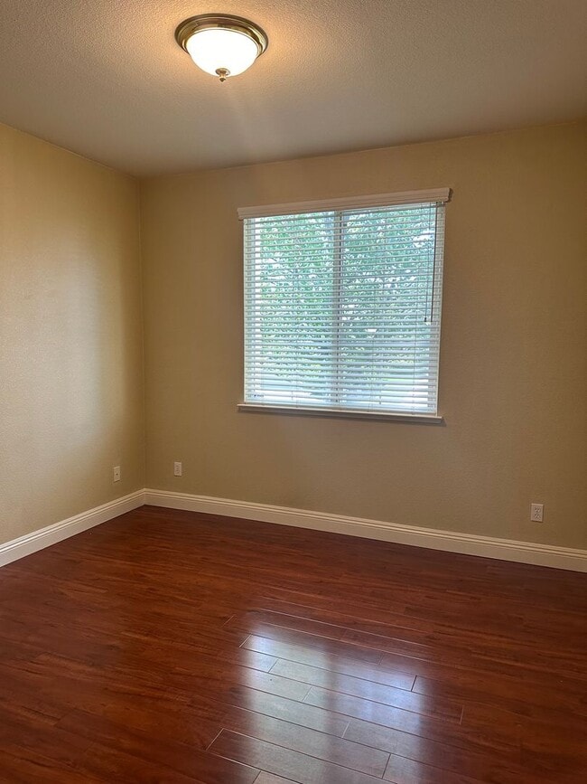 Building Photo - Rare Opportunity - Beautiful Saratoga Gate...