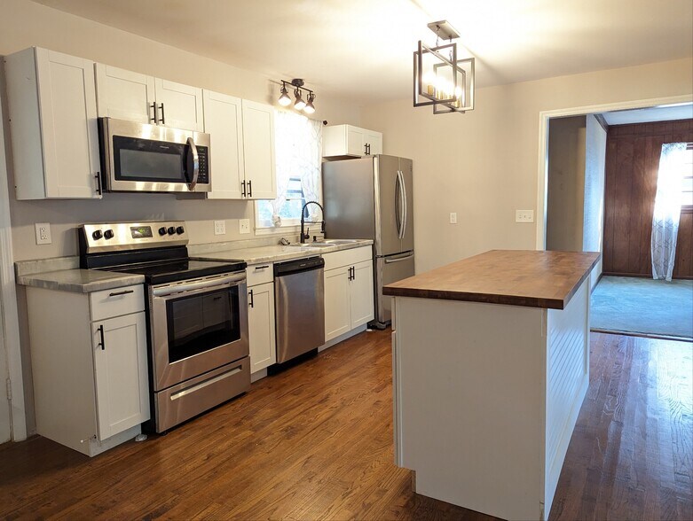 Kitchen - 114 McFarlin Rd