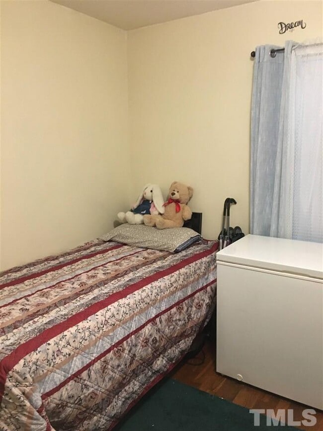 Building Photo - 520 Parnell Dr