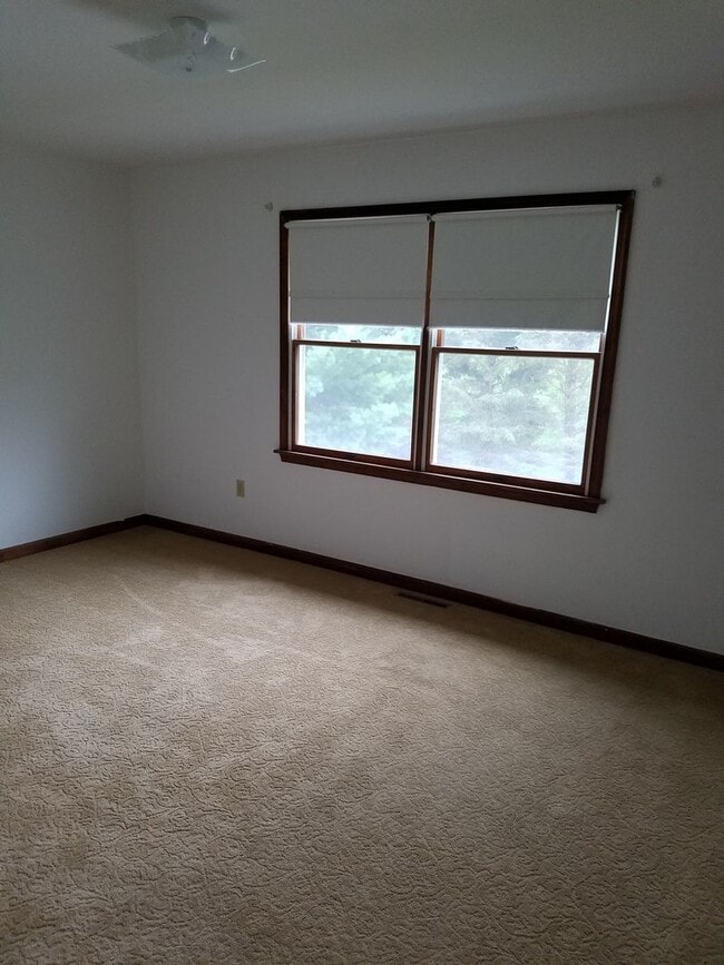 Building Photo - State College 3 bedroom duplex available August!