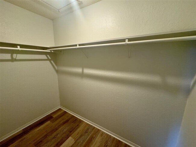 Building Photo - 112 S Mockingbird Ln