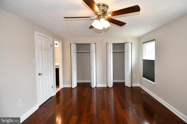 Building Photo - 1586 Pin Oak Dr