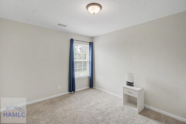 Building Photo - 18 Sunflower Cir NE