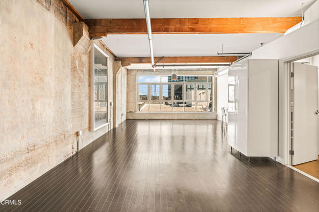 Building Photo - 530 S Hewitt St