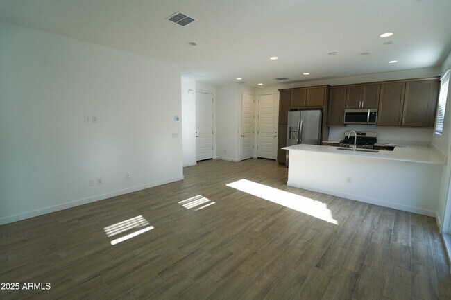 Building Photo - 8136 E Petra Ave