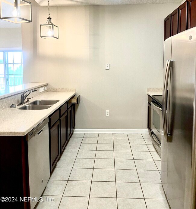 Building Photo - 4998 Key Lime Dr