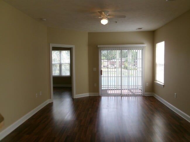 Building Photo - 110 Fountain Pointe Ln