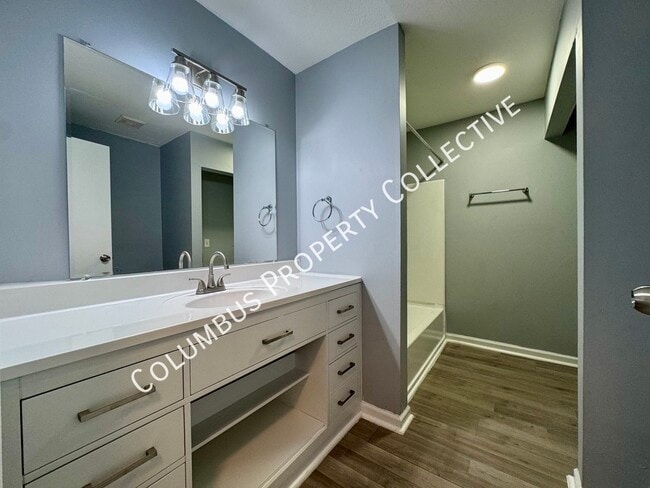 Building Photo - 3285 E Mound St