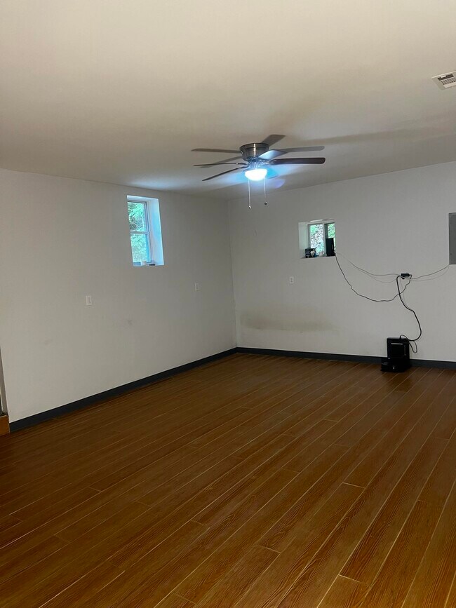 Building Photo - 2711 Robinwood Rd
