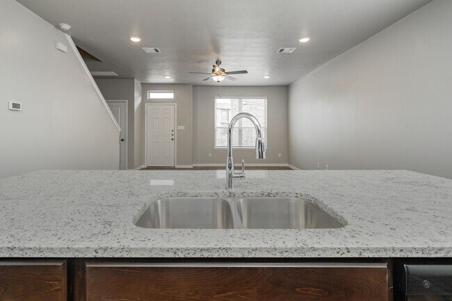 Building Photo - Spacious Townhome Available Now!