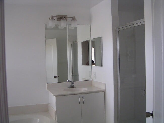 Building Photo - 312 River Bluff Ln
