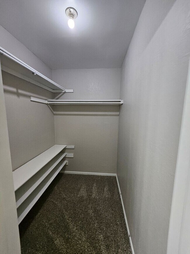 Building Photo - Beautiful 3 bed 2 bath house, Ready for Re...
