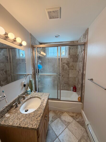 Building Photo - 70 Thorndike St