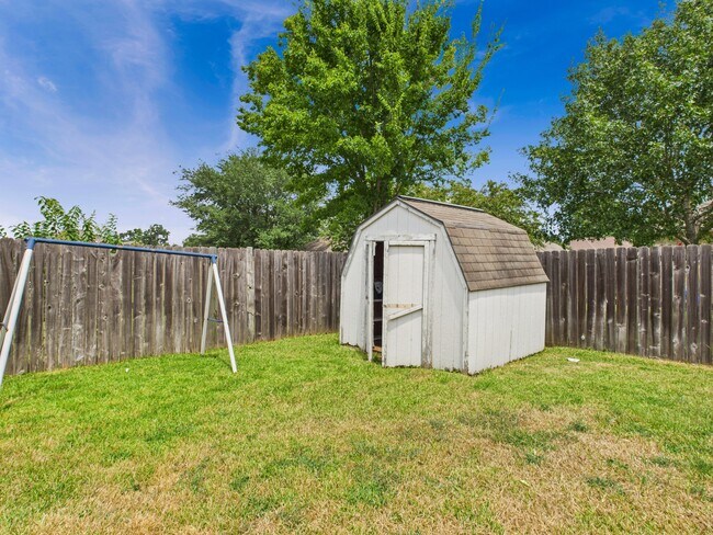 Building Photo - 3203 Von Trapp Ln