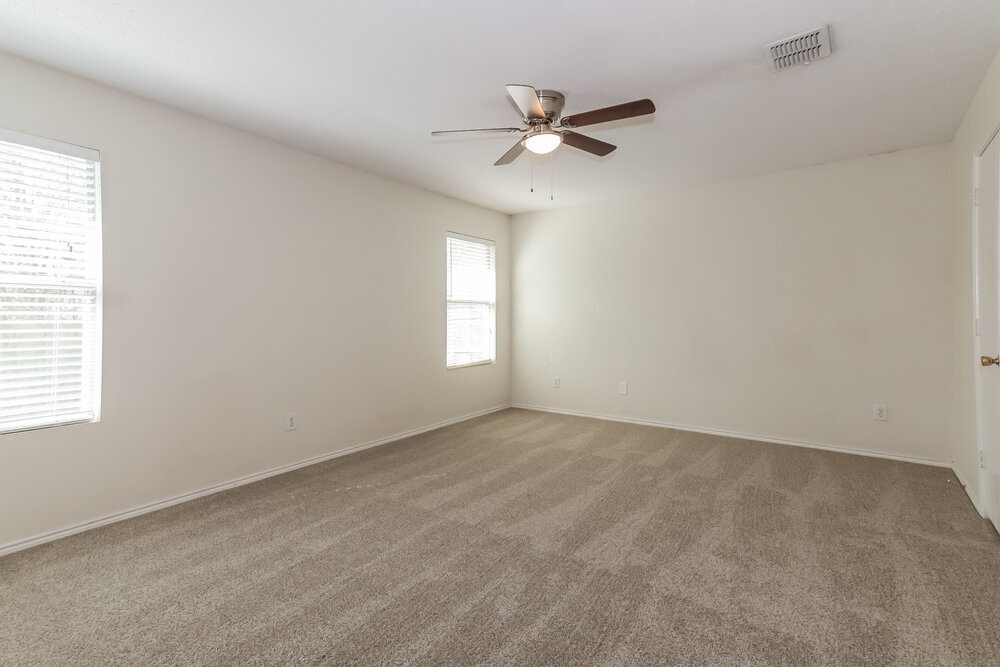 Building Photo - 8804 Seven Oaks Ln