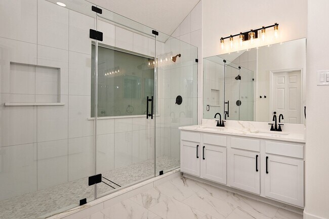 Building Photo - 122 S Abram Cir