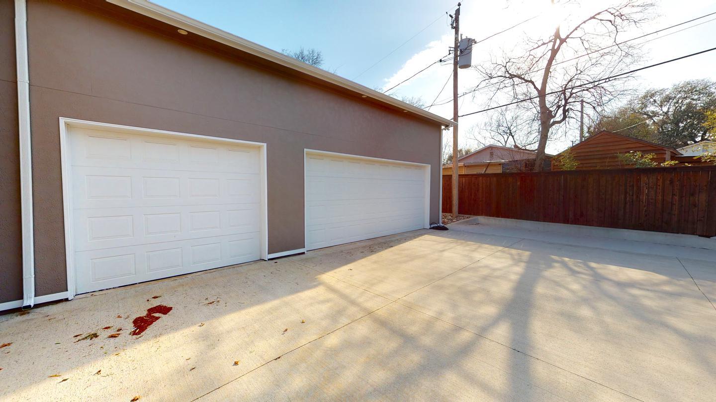 Building Photo - Stylish & bright Ridglea North home steps from Berney Park