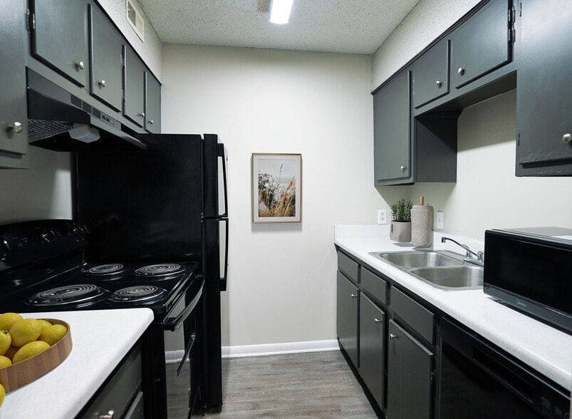 Building Photo - Sycamore Villas