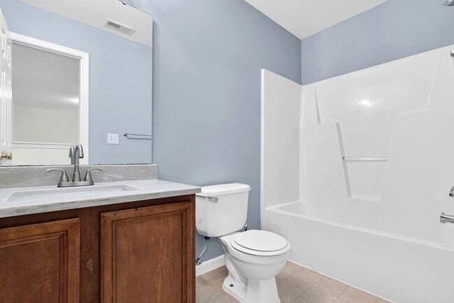 Building Photo - Beautiful 3 Bedroom 2.5 Bathroom Townhome ...