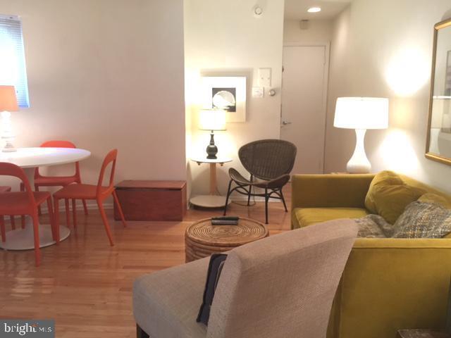 Building Photo - 923 Spruce St