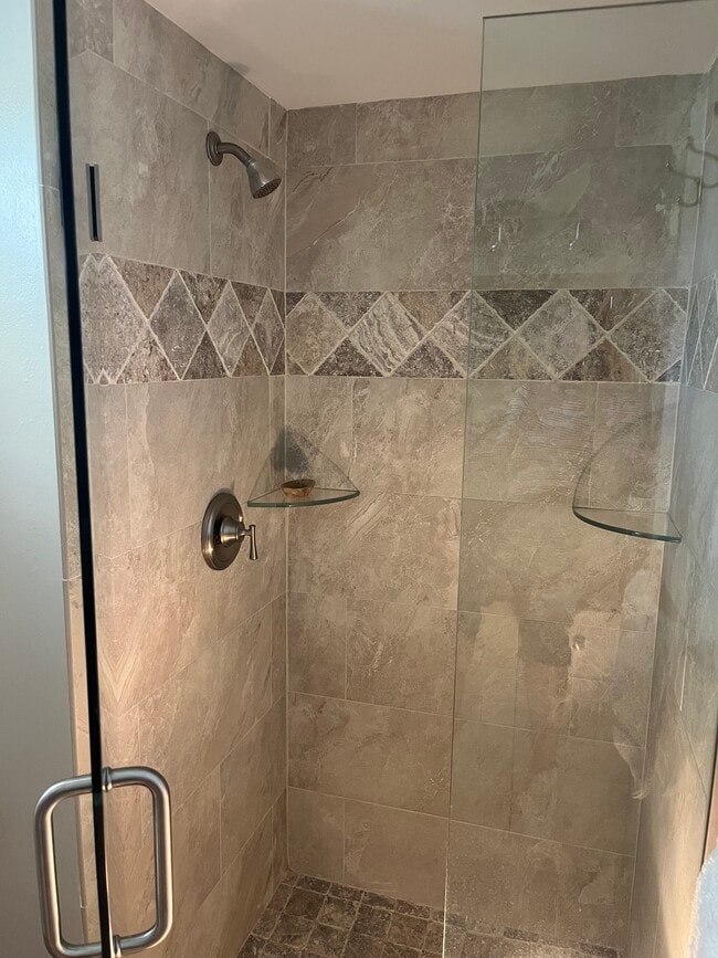 Building Photo - 5912 Driftwood Ave