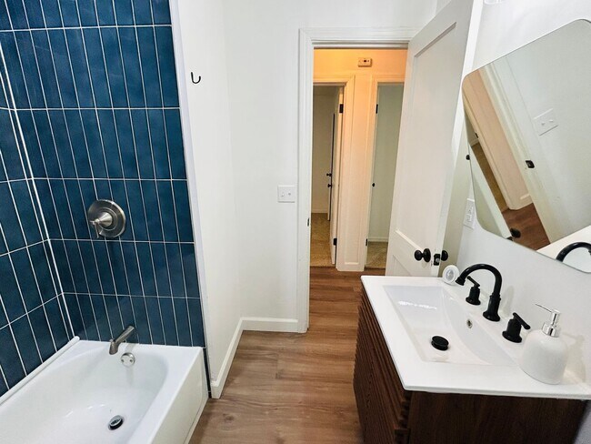 Building Photo - 601 Foster Pl